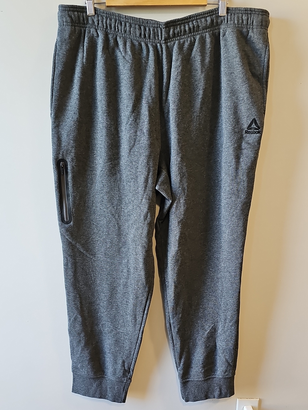 Reebok Dark Gray XXL Men's Athletic Joggers with Zipper Pocket